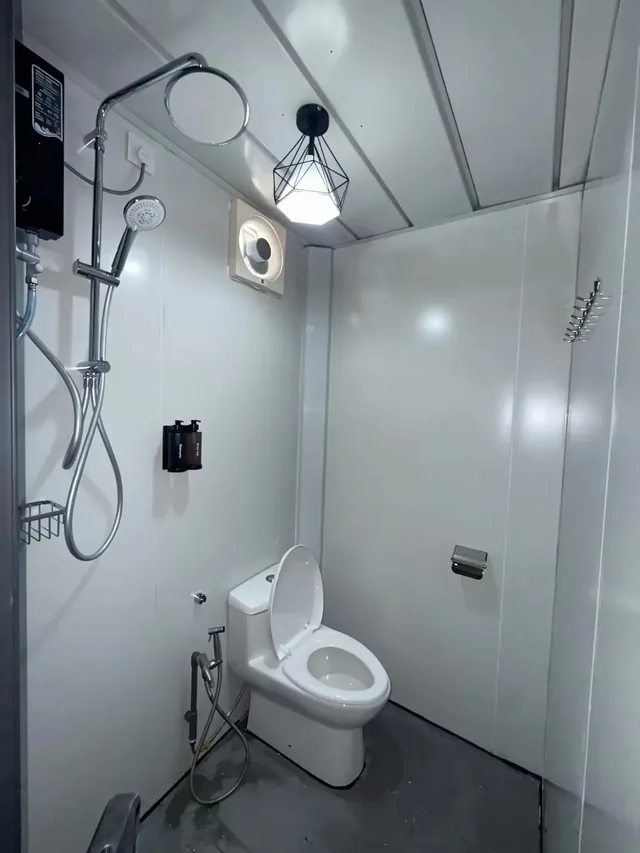 Deluxe room ensuite bathroom with shower and toilet