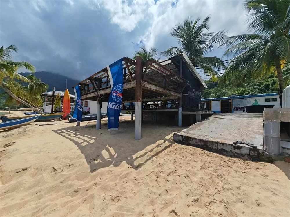 The beach entrance and platform at Tioman Dive Buddy
